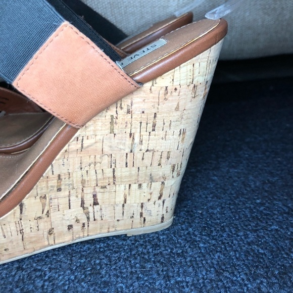 Steve Madden Roperr Brown & Black Strap Cork Wedges Size 7.5 - Picture 3 of 10